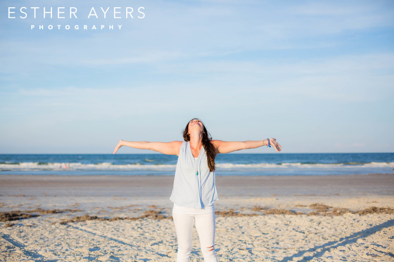 fun beach pictures - silly besties (atlanta portrait photography)