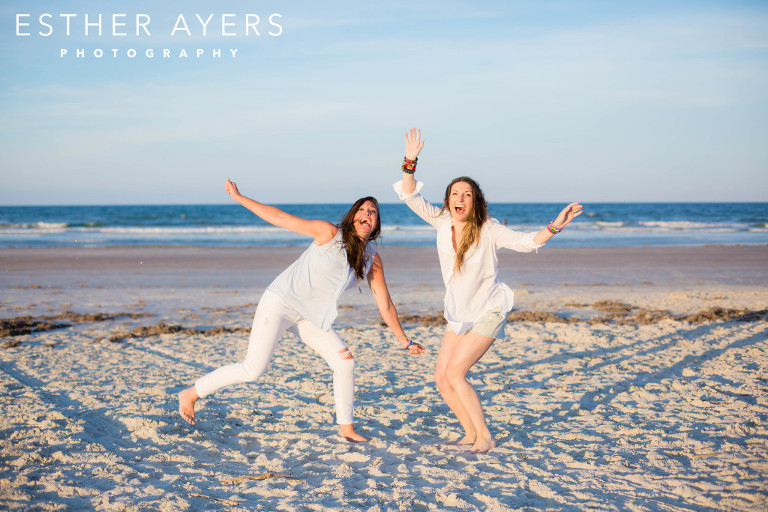 fun beach pictures - silly besties (atlanta portrait photography)