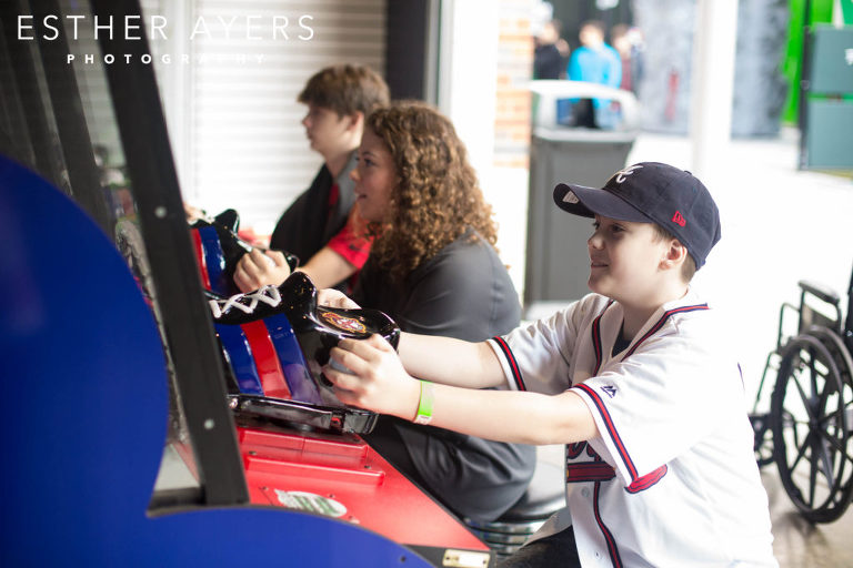 Dream on 3 kid with siblings at Atlanta Braves SunTrust Park